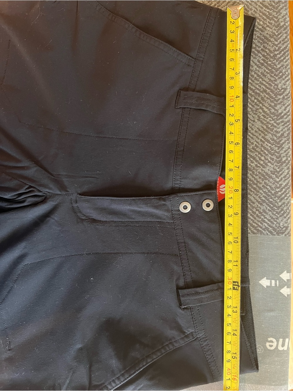 Size 6, jogging pants in black - Picture 6 of 8